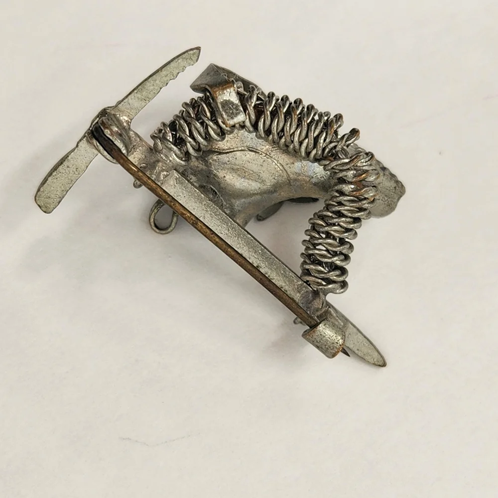 Vintage 70s hiking hat pin pewter Germany Frankfurt Octoberfest walking brooch